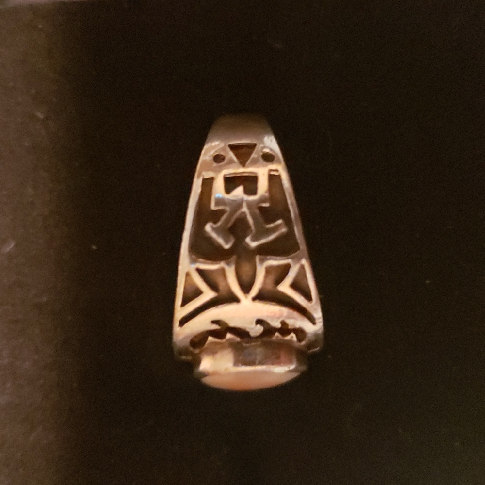 EUC Vintage, Sterling Silver and Mother of Pearl Ring, Size 7 and 3/4 - Picture 2 of 5